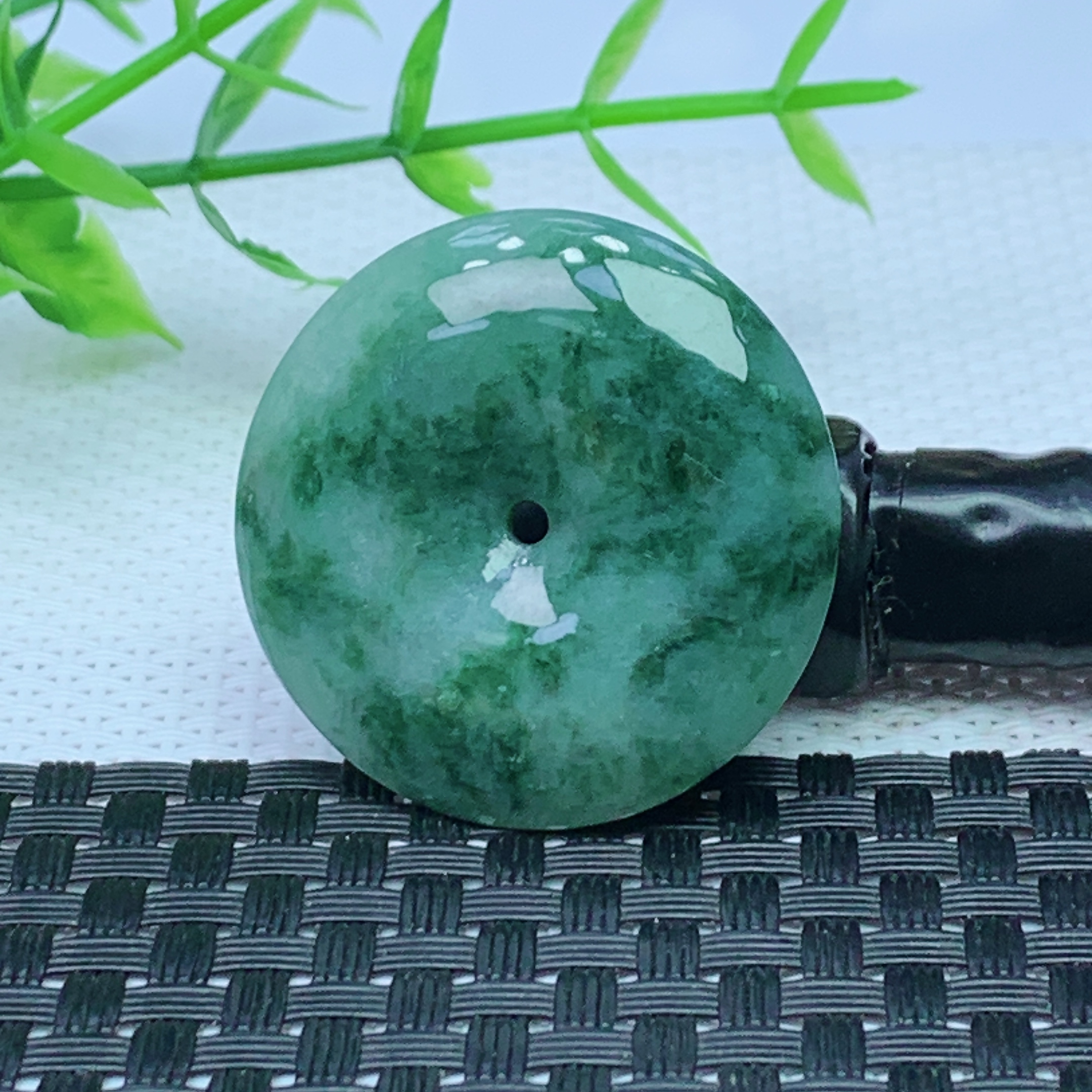 缅甸天然A货翡翠 飘彩平安扣吊坠 尺寸；32.8*6.6mm
