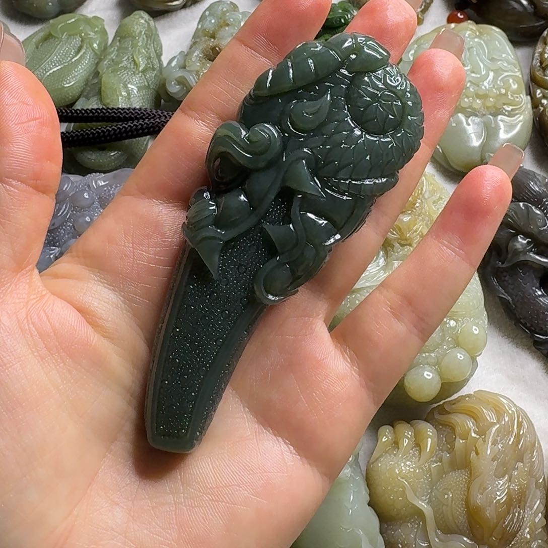 颈饰未镶嵌和田玉