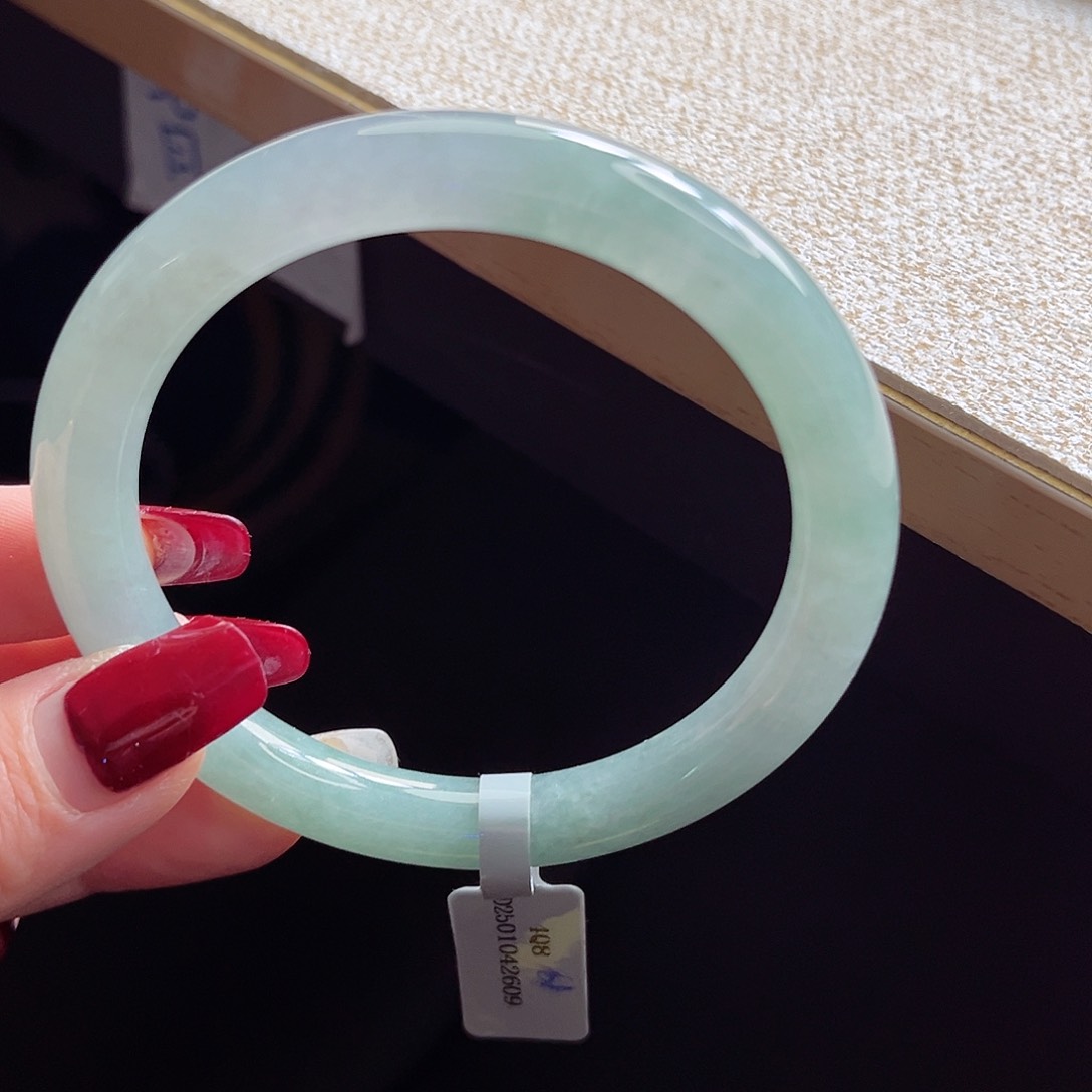 翡翠手镯未镶嵌手镯