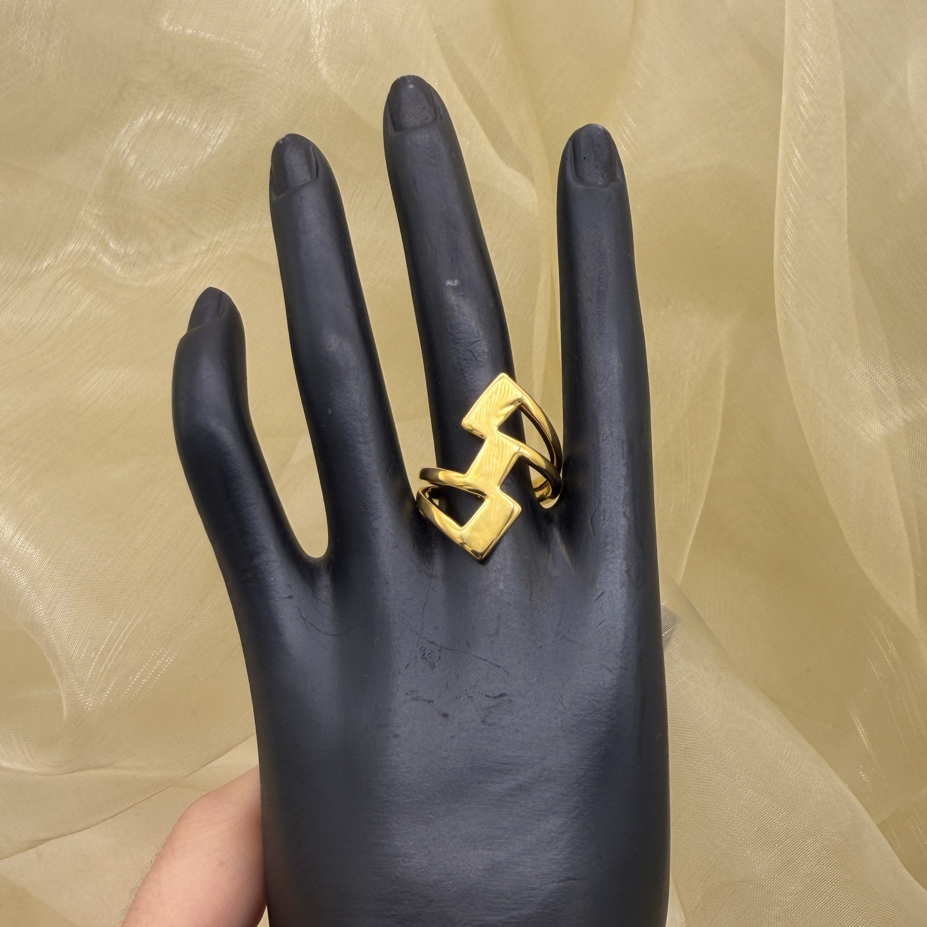 C播 2.98g 足金999 戒指e