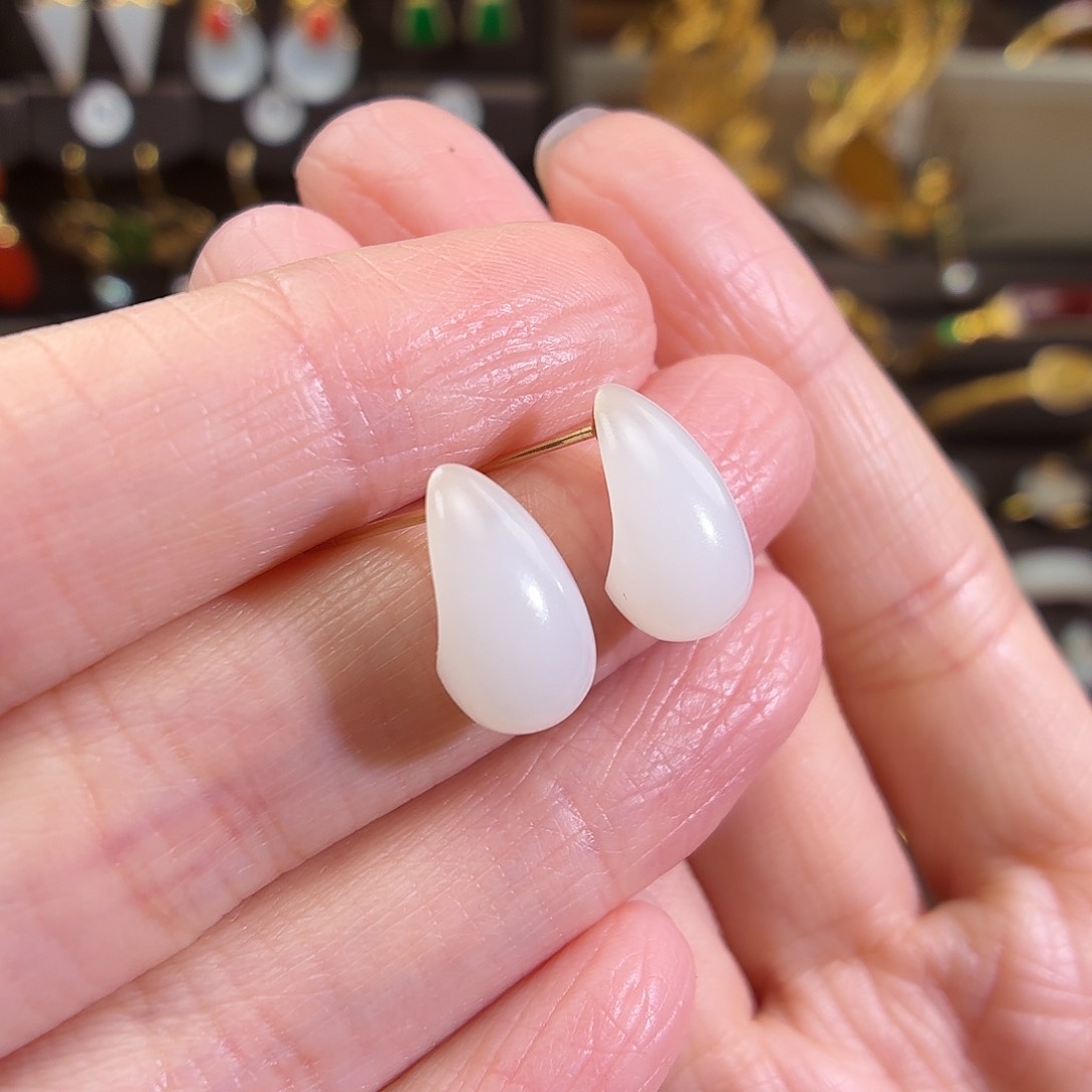 颈饰18K金镶嵌和田玉