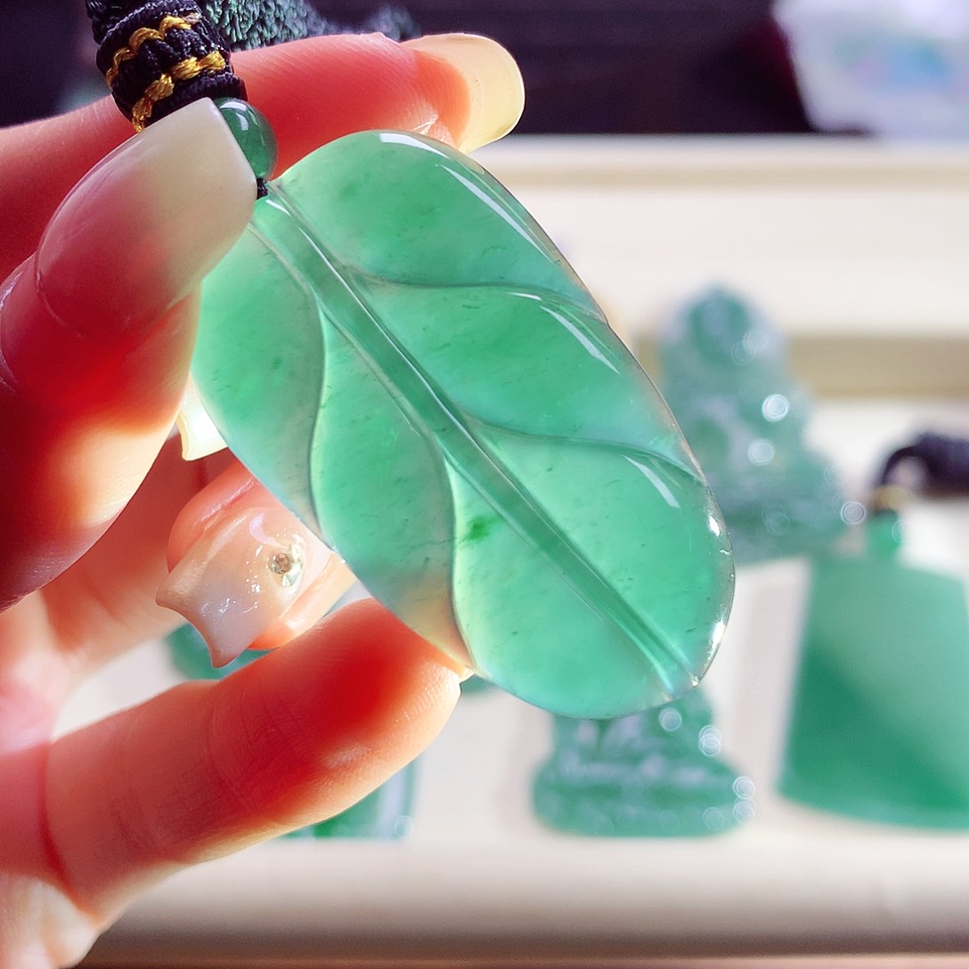 颈饰未镶嵌翡翠天然