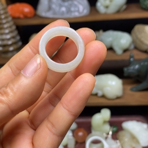 和田玉未镶嵌把件