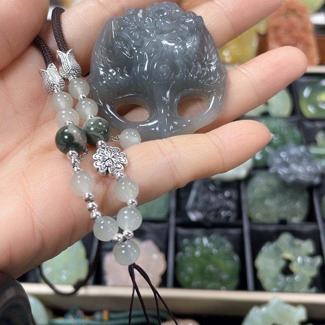 蛇纹石玉颈饰未镶嵌