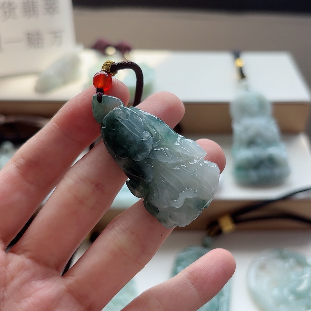 逗***恼颈饰未镶嵌翡翠翡翠