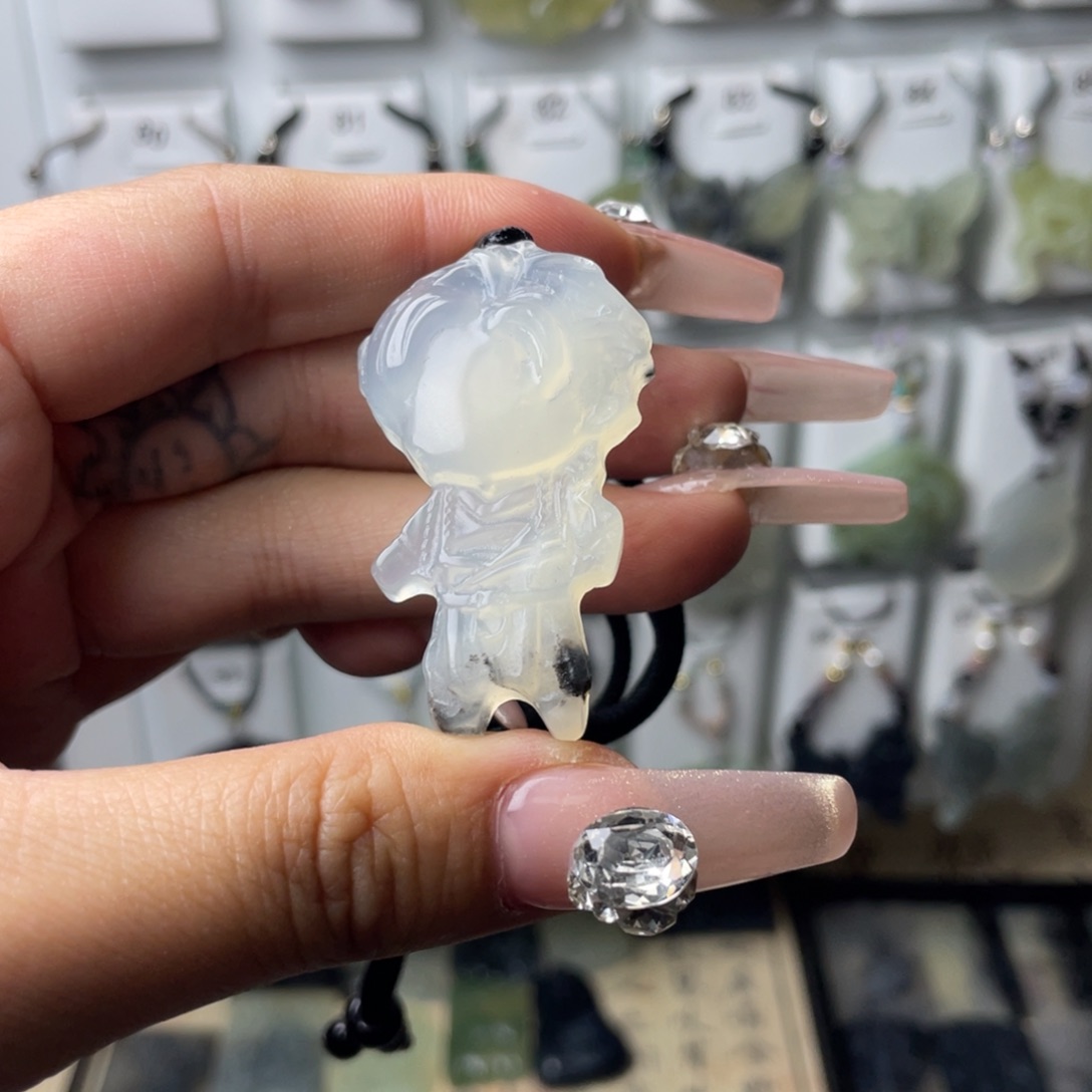 岫玉颈饰未镶嵌孙策