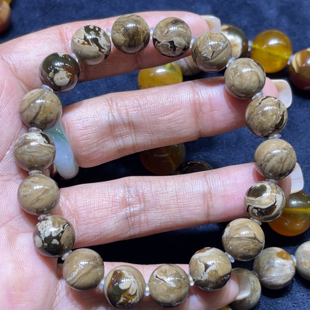 琥珀未镶嵌手串溶洞12