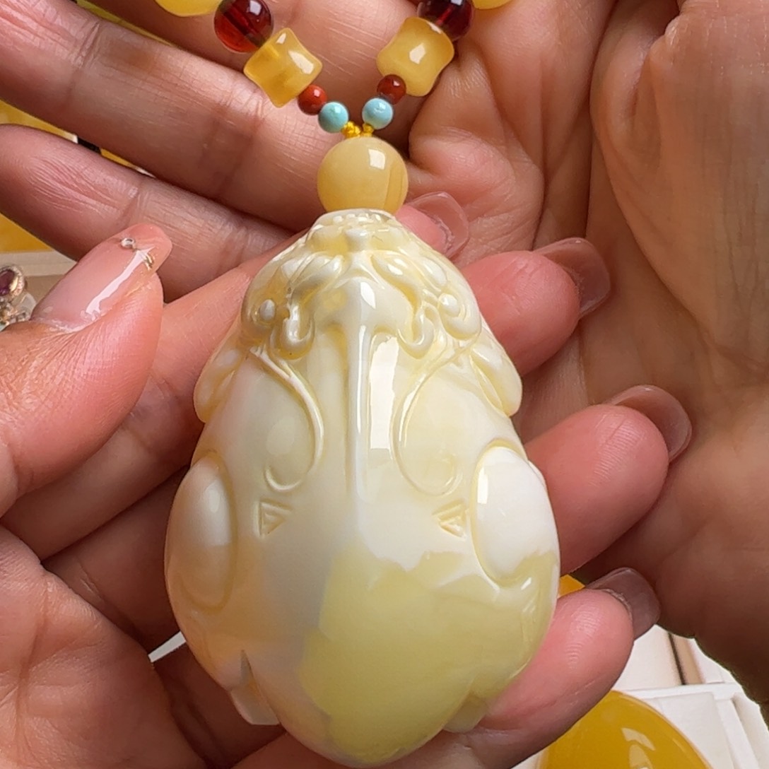 蜜蜡毛衣链未镶嵌无烤色无优化无补胶