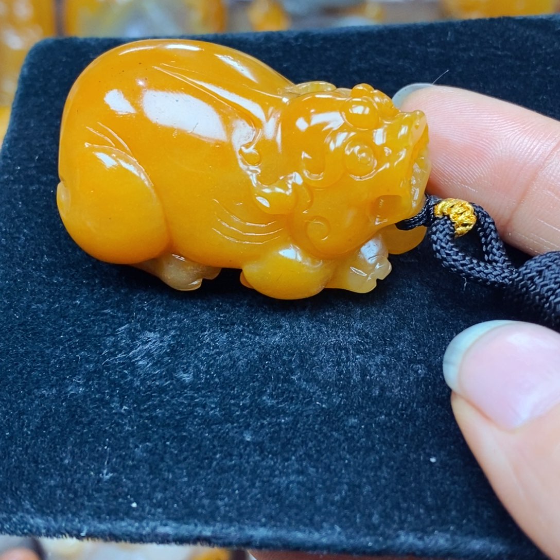 未镶嵌石英质玉（黄龙玉）吊坠(不含链)