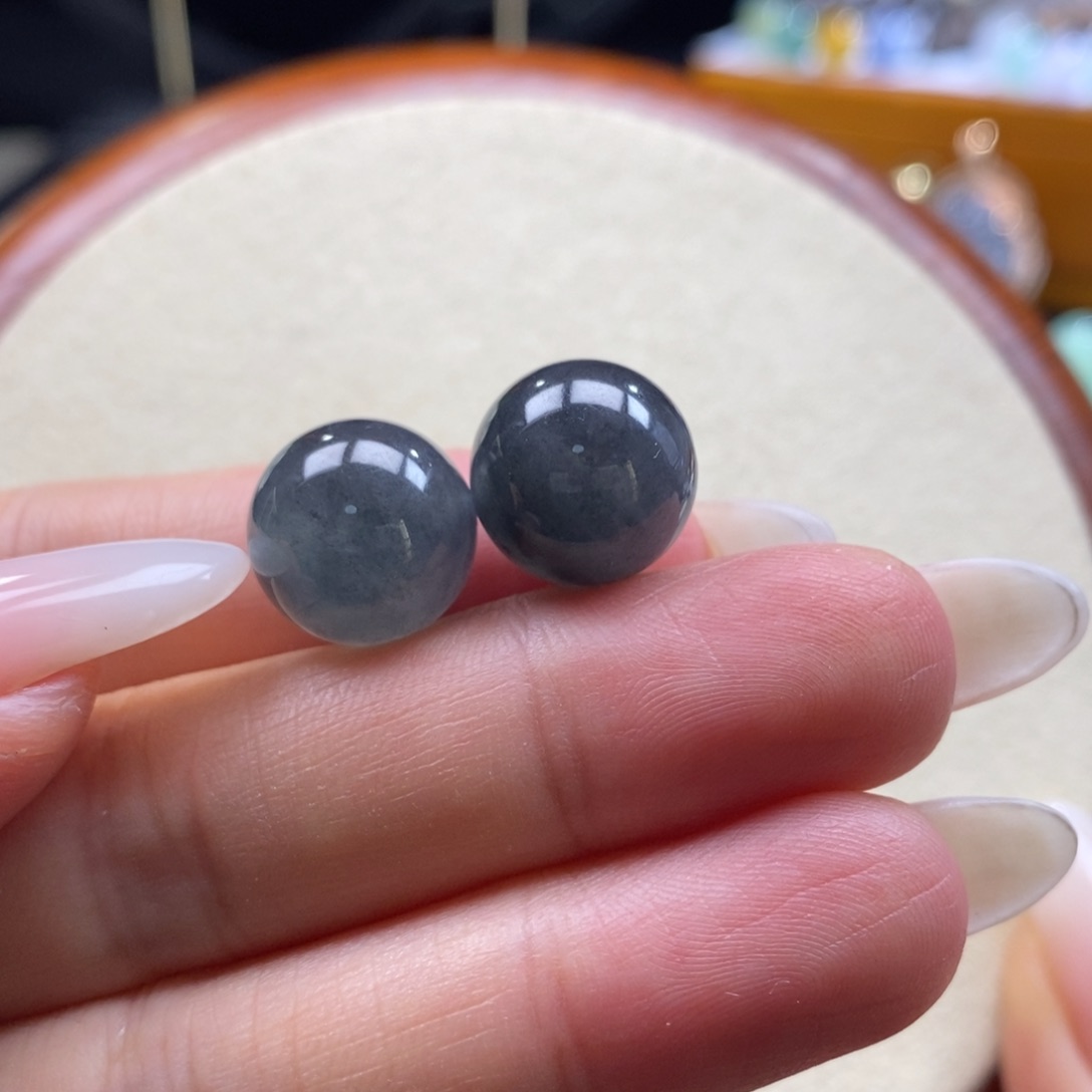 翡翠未镶嵌颈饰多样性发其一