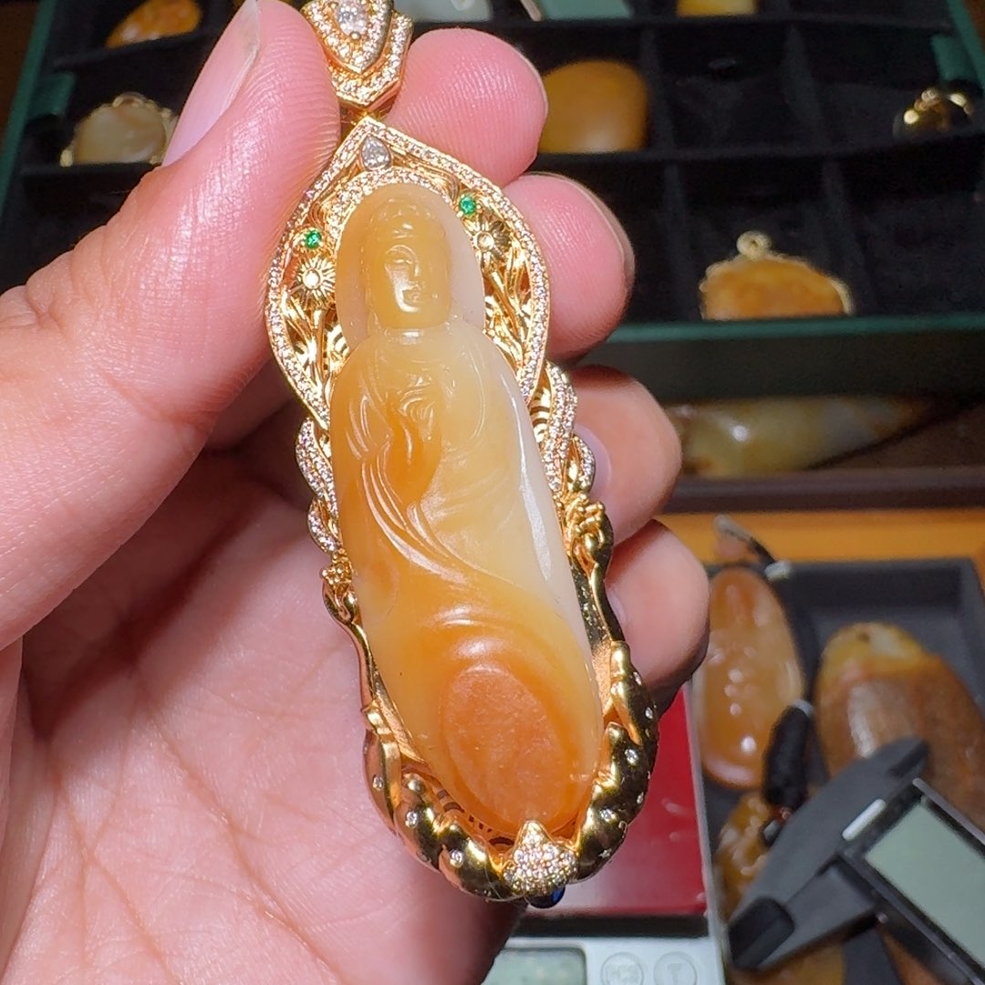 和田玉颈饰18K金镶嵌也****呵