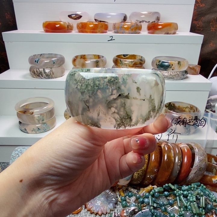 玛瑙/玉髓手镯未镶嵌63