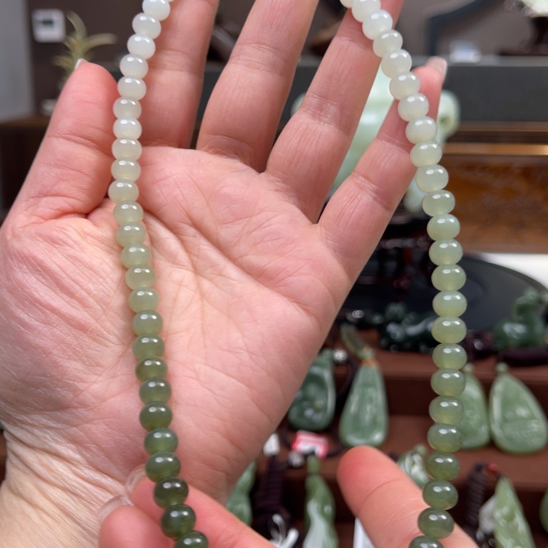 和田玉颈饰未镶嵌看*你