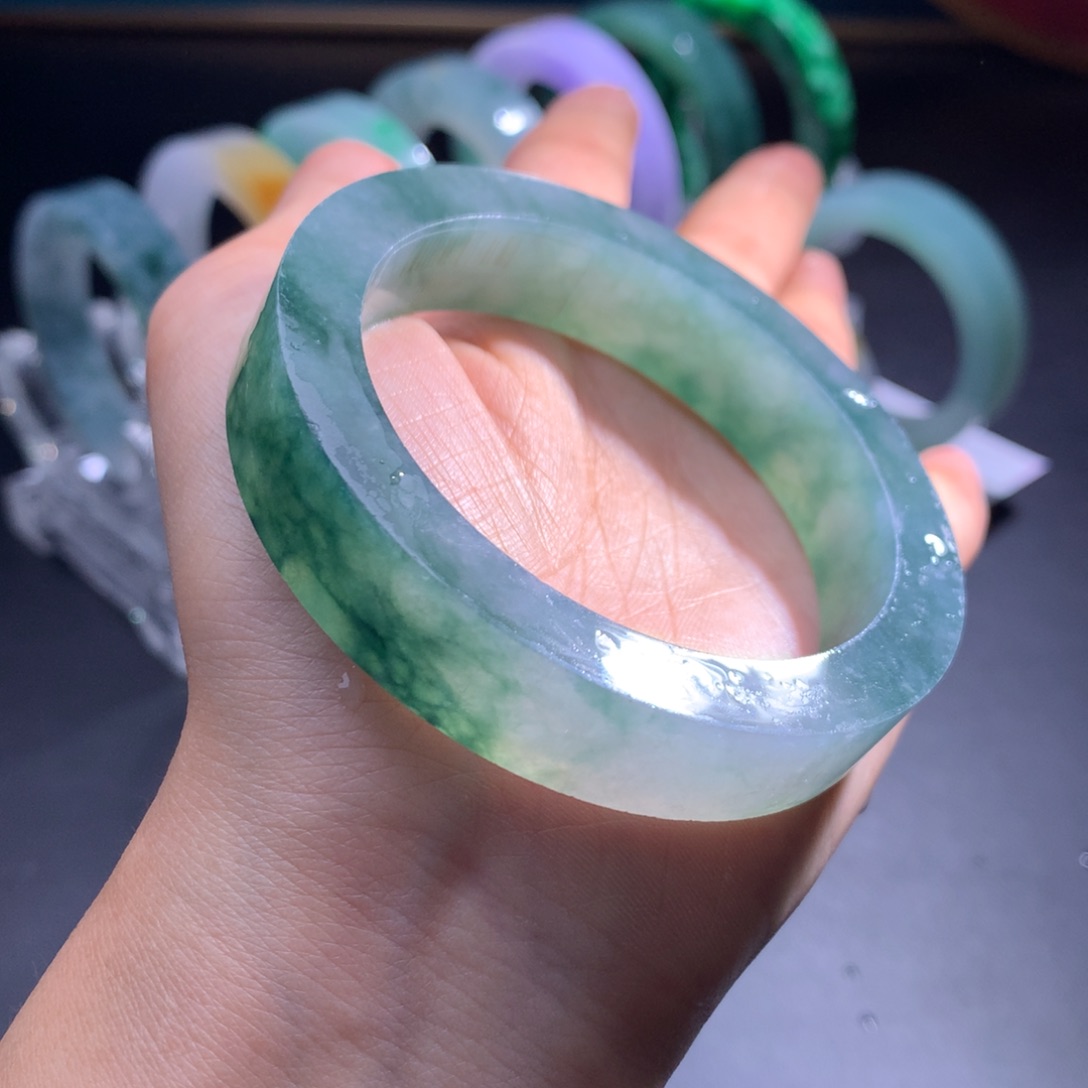 未镶嵌翡翠手镯定制翡翠