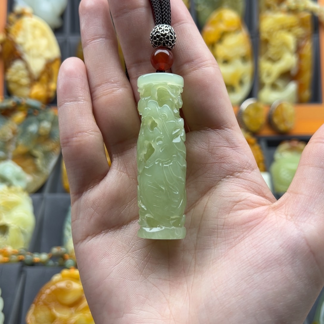 蛇纹石玉颈饰未镶嵌