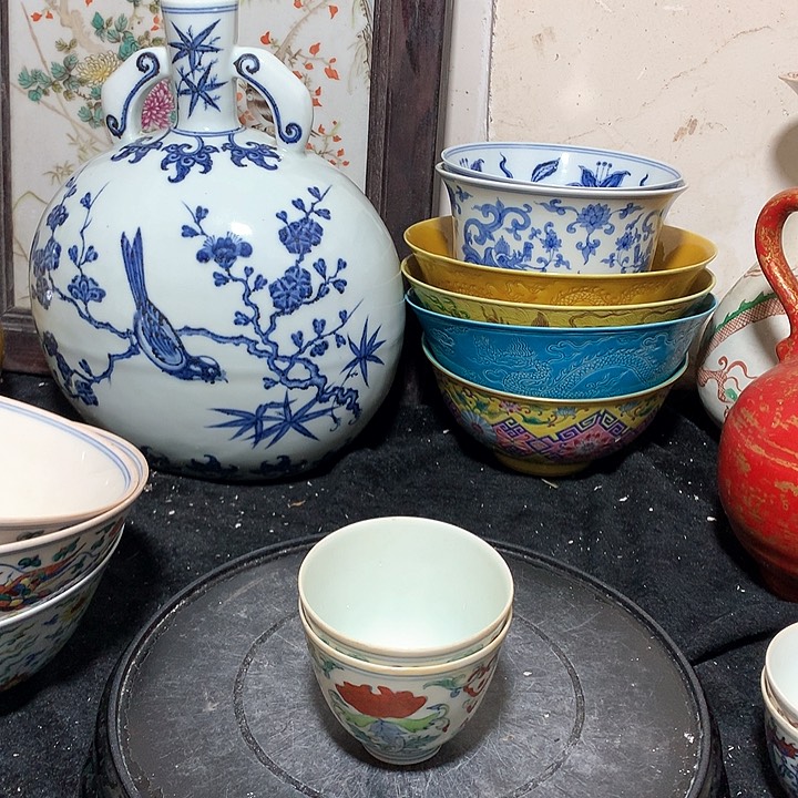 瓷片收****藏青花斗彩花卉图案瓷杯一对