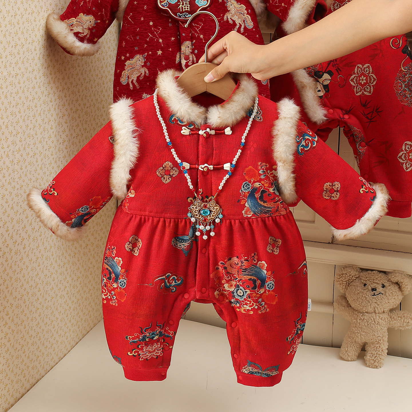 男女童加绒锦缎过年拜年服宝宝百天周岁抓周礼服加厚冬季唐装哈衣