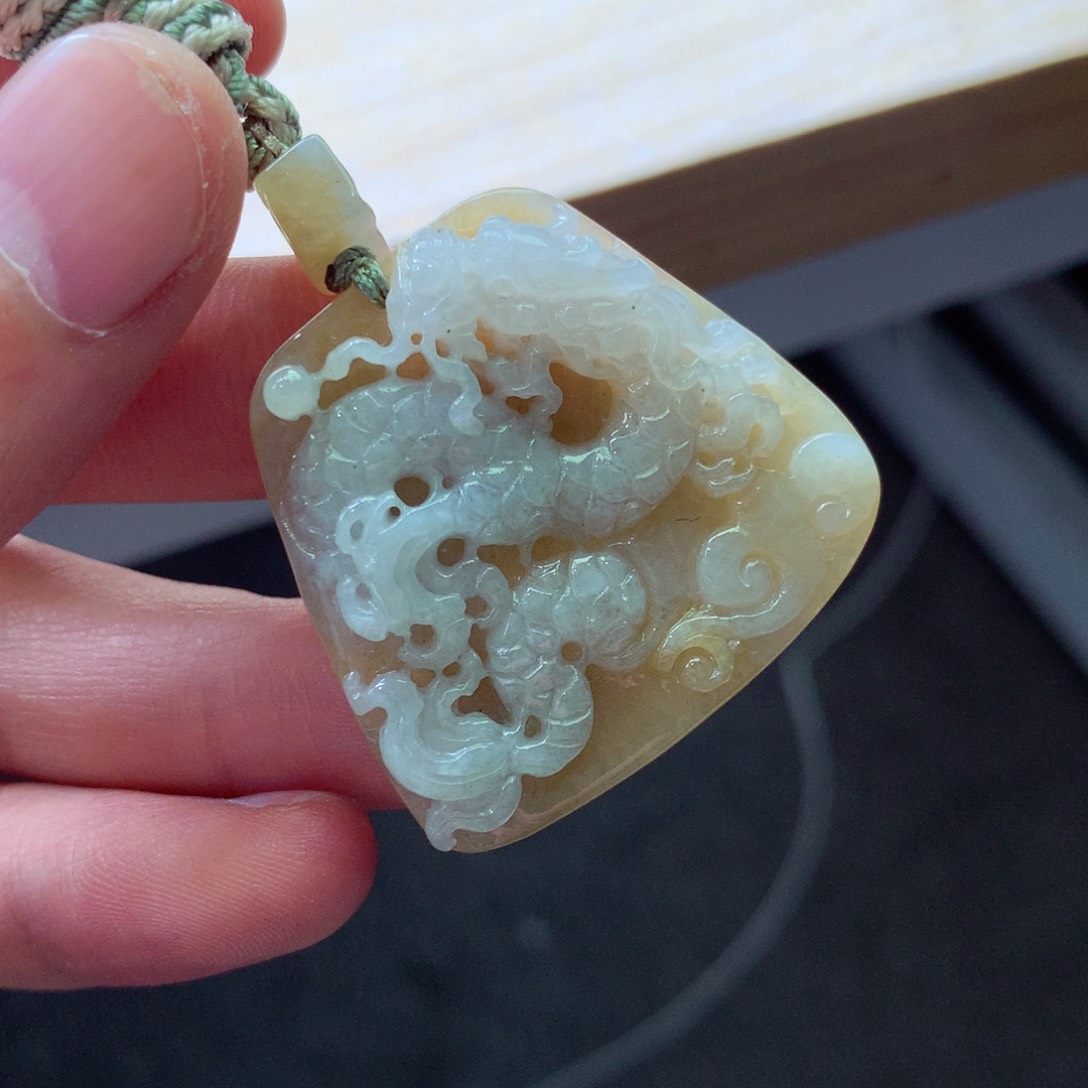 翡翠颈饰未镶嵌吊坠