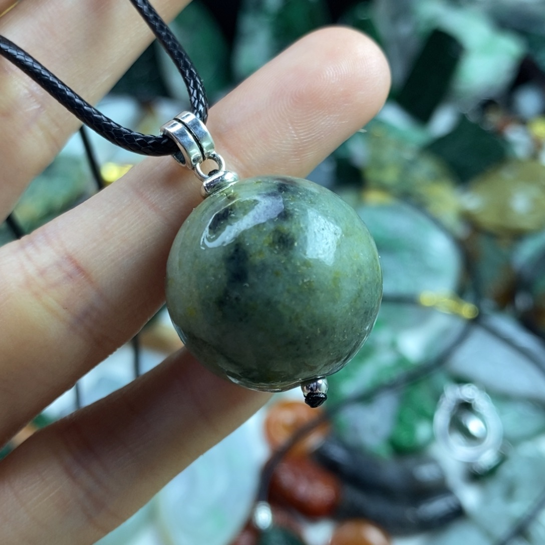 翡翠颈饰未镶嵌吊坠