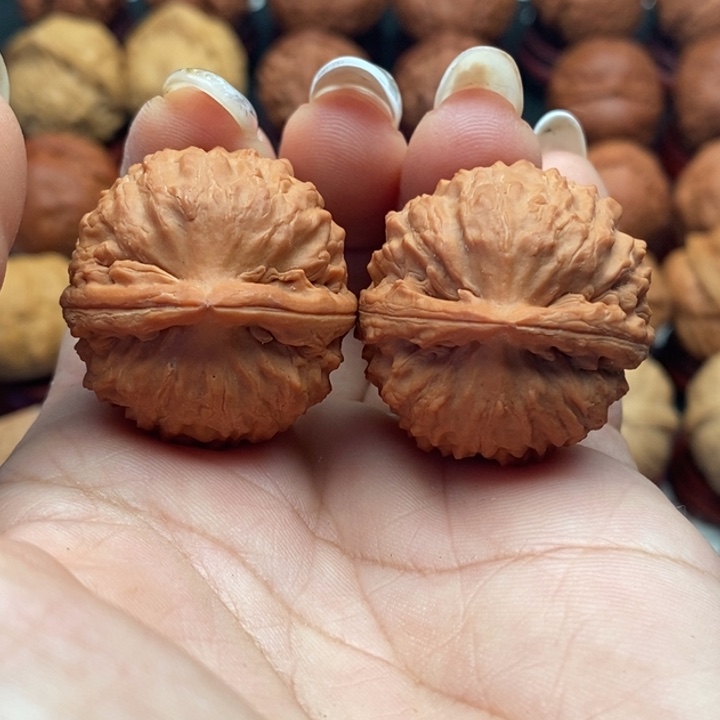 核桃精品文玩核桃手捻荔枝纹