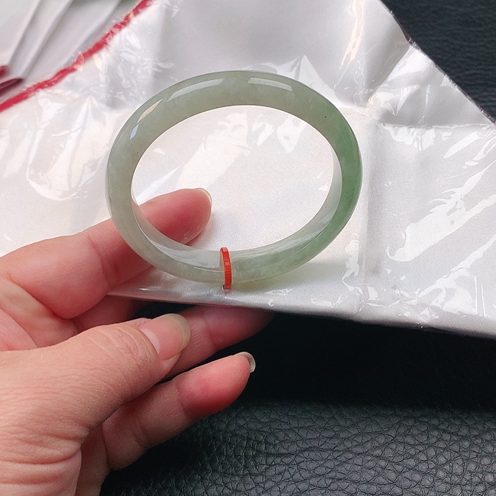 翡翠手镯未镶嵌翡翠068