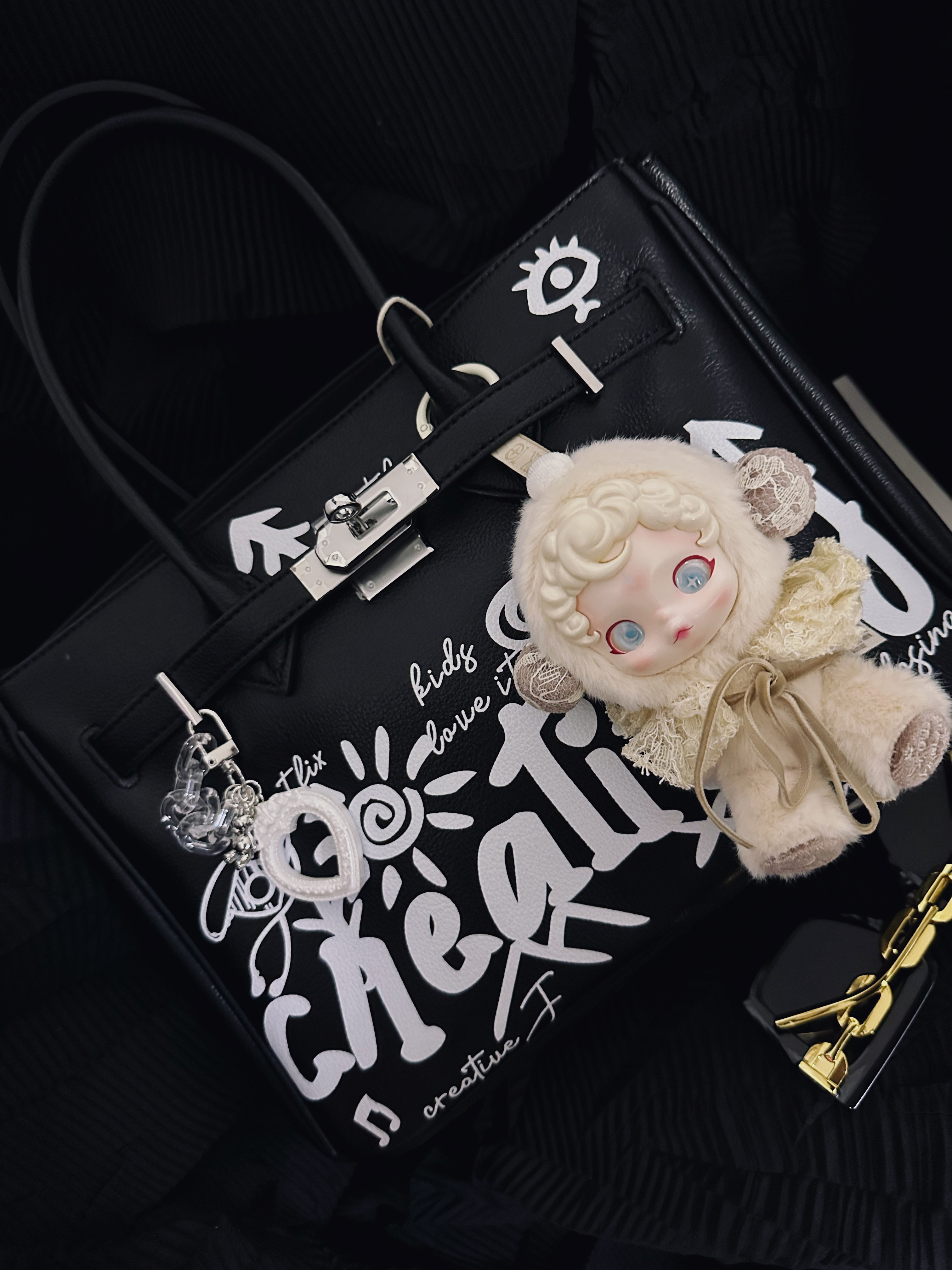 原创娃包设计师娃包涂鸦手绘冷酷轻奢高级感女士百搭网红出行包包