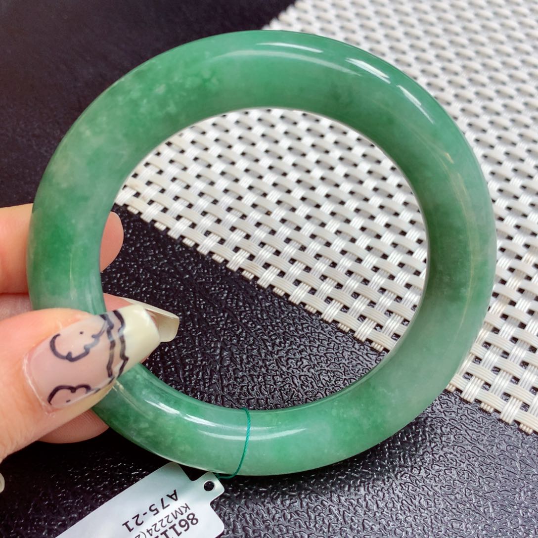 翡翠手镯未镶嵌缅甸