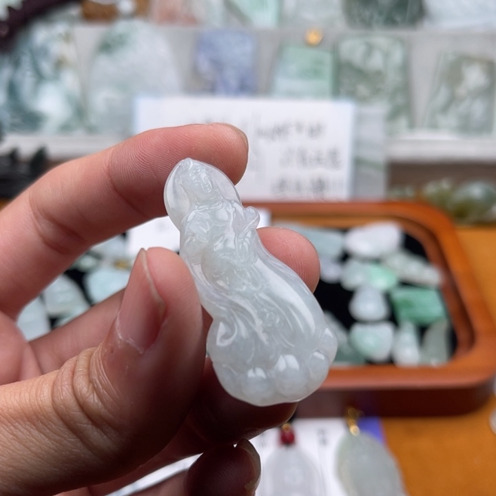 翡翠颈饰未镶嵌清*¥观音