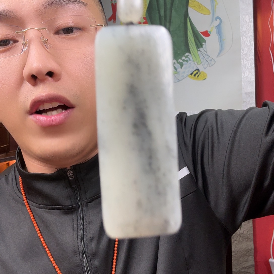 卫***理和田玉未镶嵌颈饰