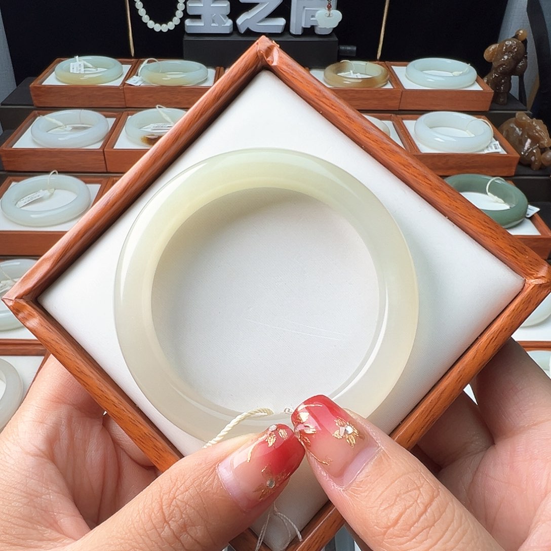 和田玉手镯未镶嵌56