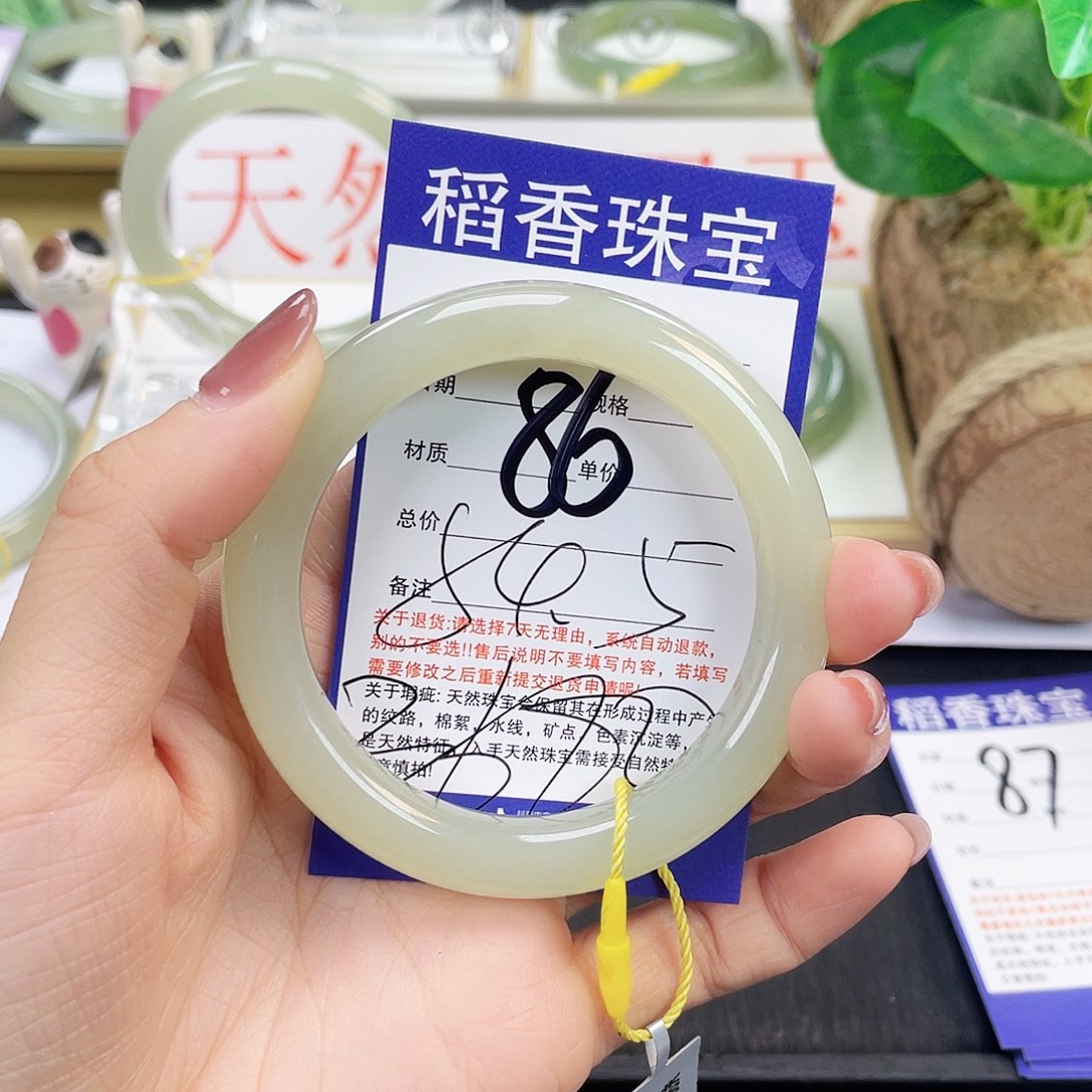 和田玉手镯未镶嵌