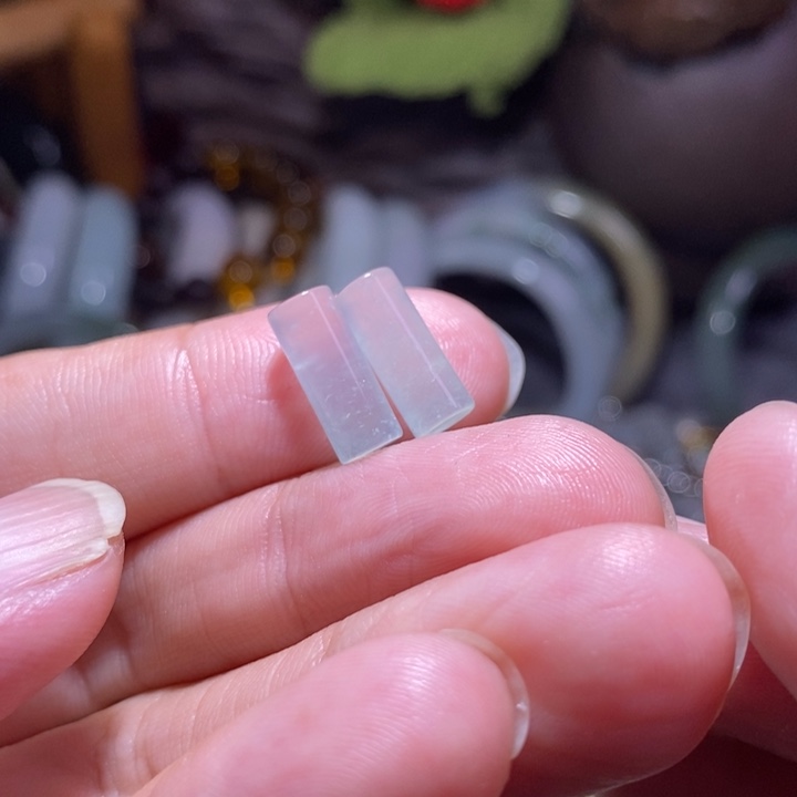 翡翠未镶嵌颈饰圆柱2个600