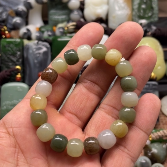 和田玉颈饰未镶嵌