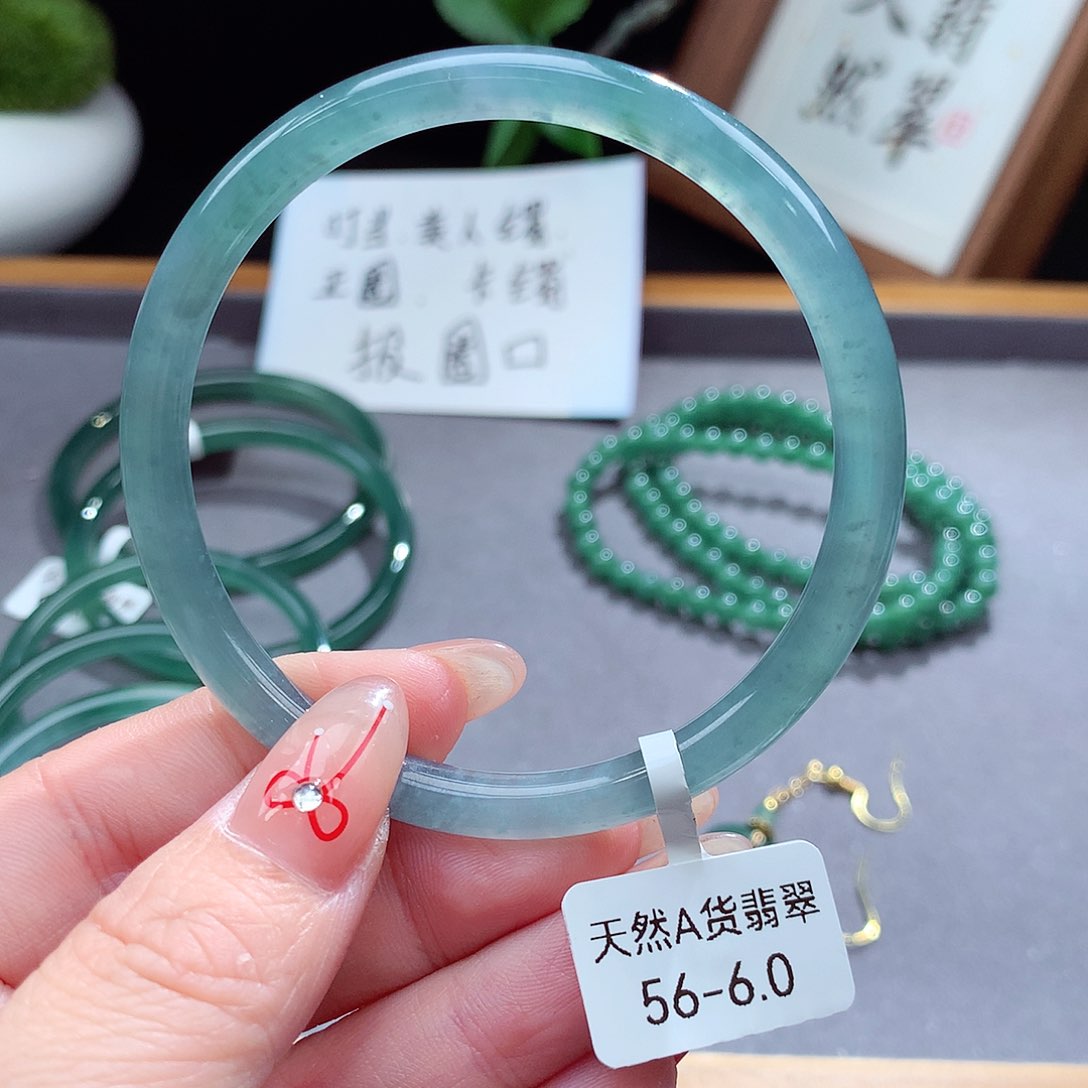 翡翠手镯（圆镯）未镶嵌