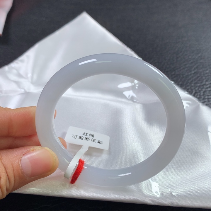 翡翠未镶嵌手镯（圆镯）52圈