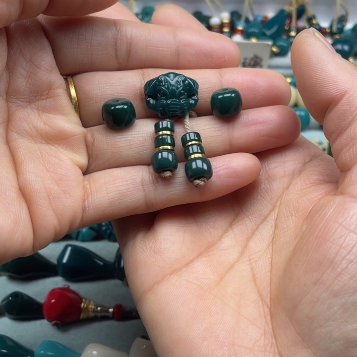 琉璃颈饰雪巴琉璃配饰珠