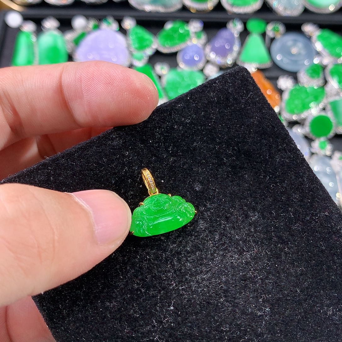 翡翠18K金镶嵌颈饰