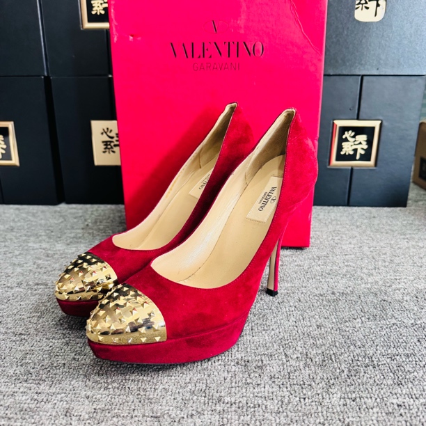 95新 Valentino/华伦天奴 麂皮金属头高跟鞋38.5码 ysc3144