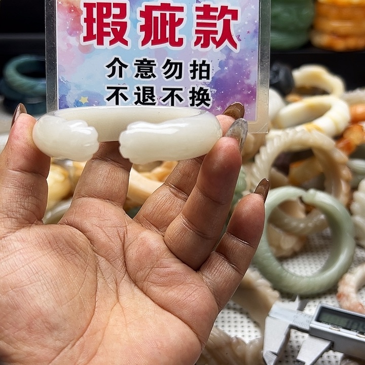 未镶嵌手镯石英岩玉
