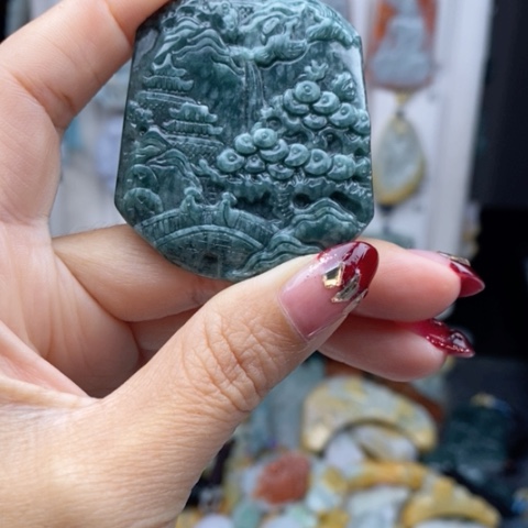 翡翠颈饰未镶嵌翡翠