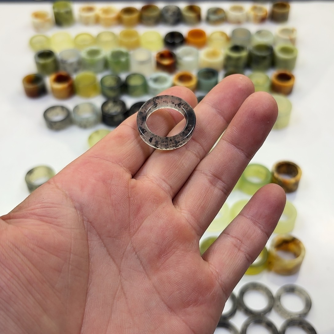 蛇纹石玉未镶嵌戒圈18.0内径