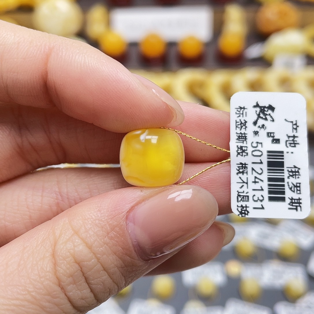 琥珀裸石未镶嵌蜜蜡老型12.3*10.9mm微瑕