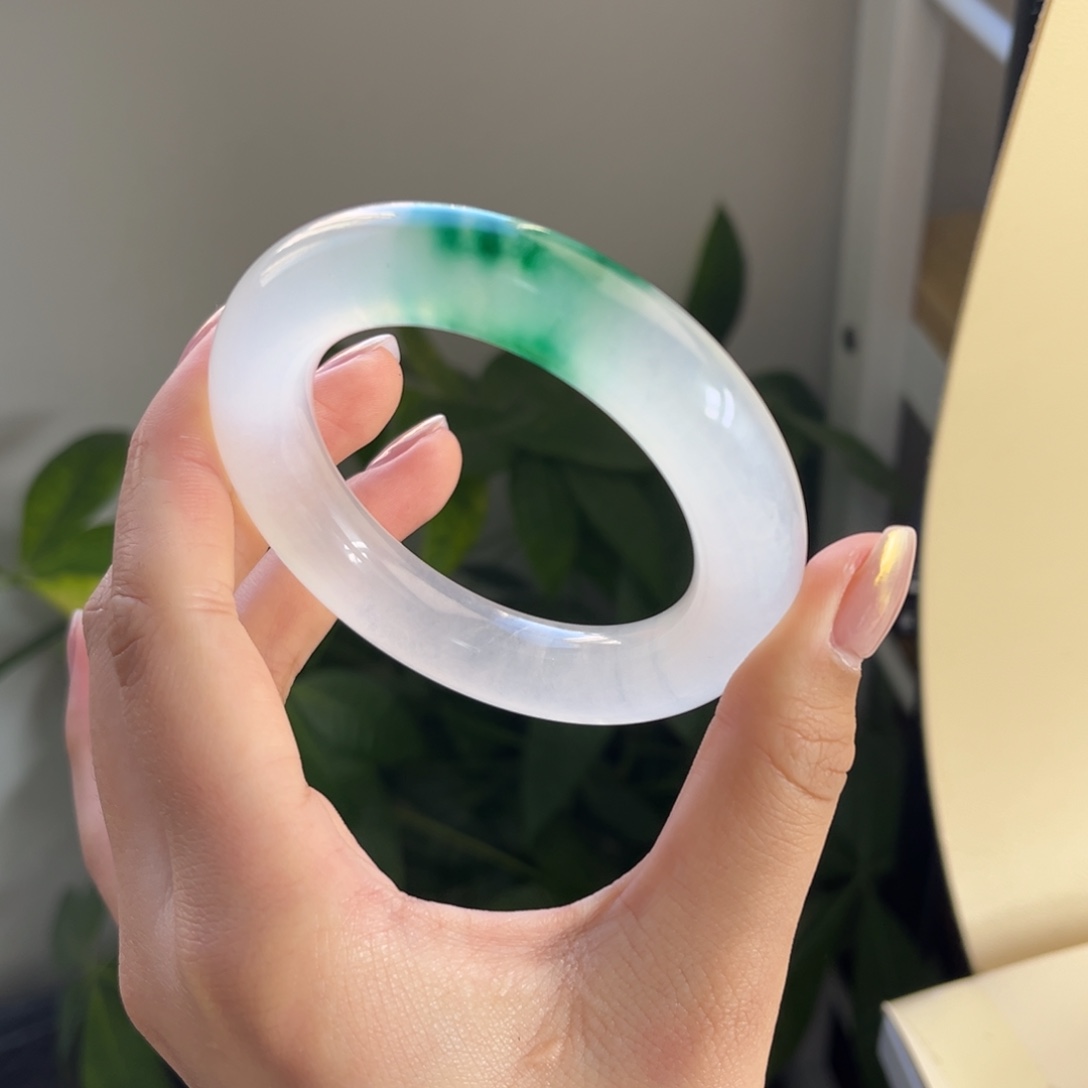用***6玉糯底一口翠圆条 57 用户90