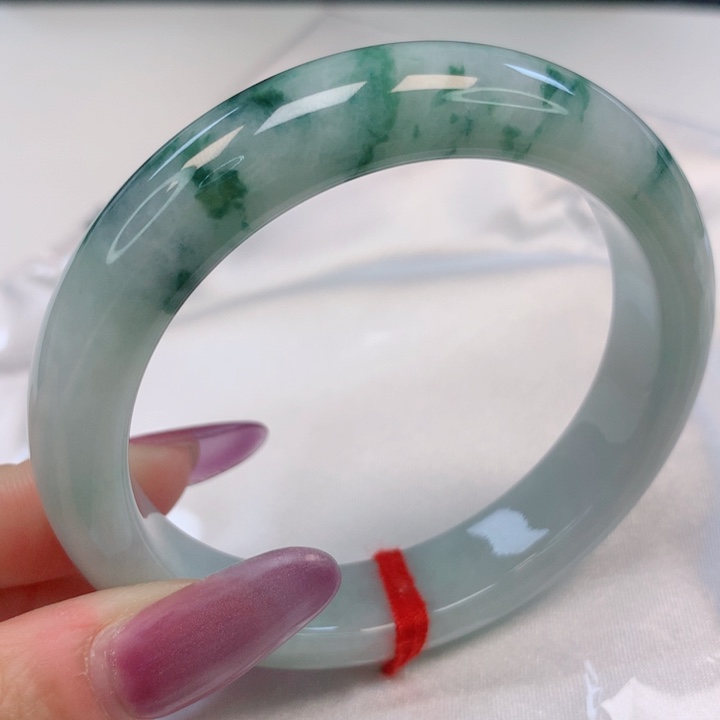 翡翠手镯未镶嵌55圈