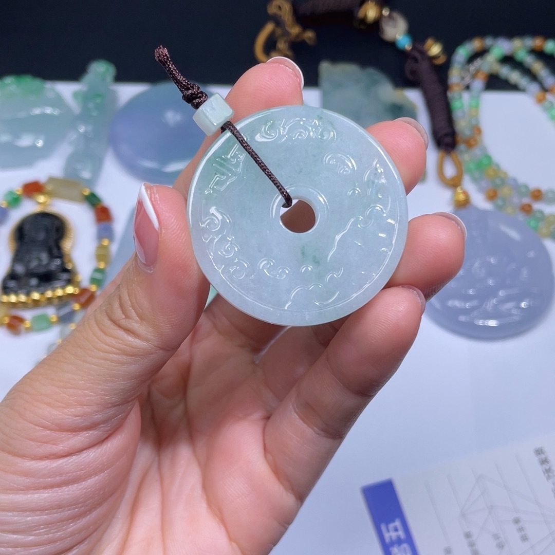 翡翠颈饰未镶嵌扣子