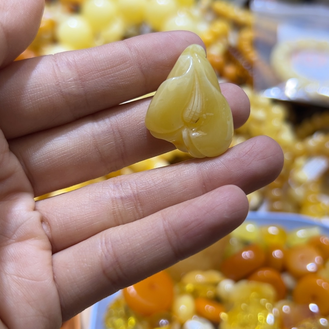 琥珀珠宝奇石未镶嵌