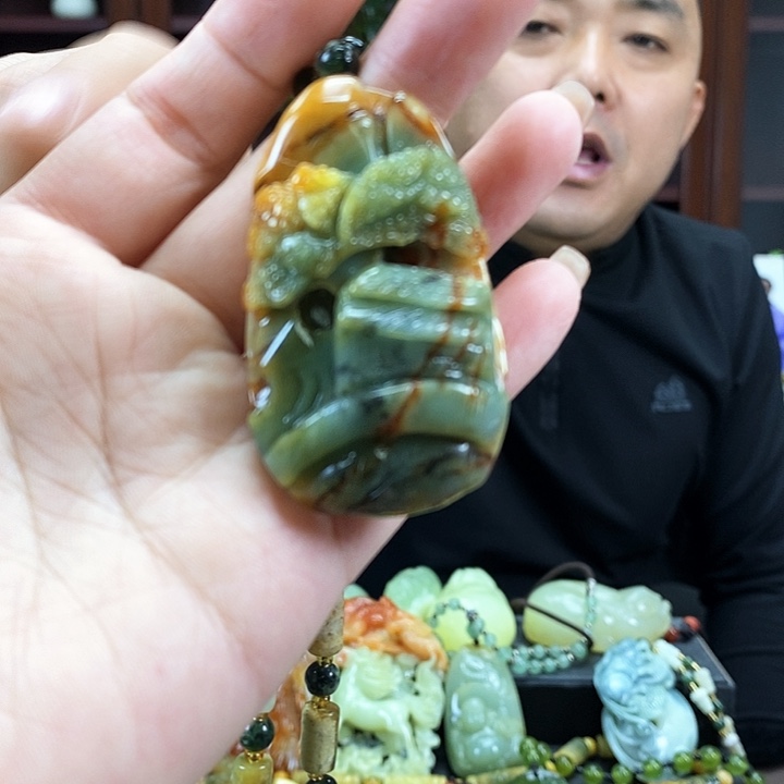 蛇纹石玉吊坠未镶嵌