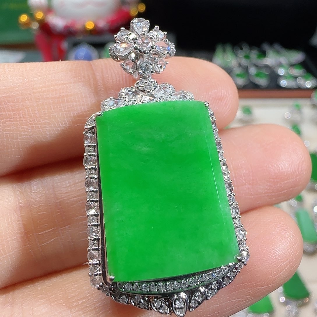 翡翠吊坠(不含链)18K金镶嵌