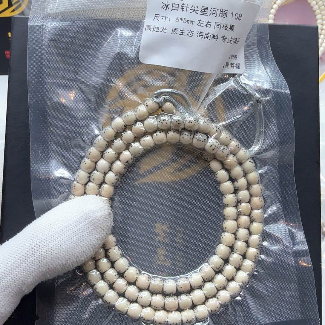 星月菩提吊坠28冰白河豚6左右 108