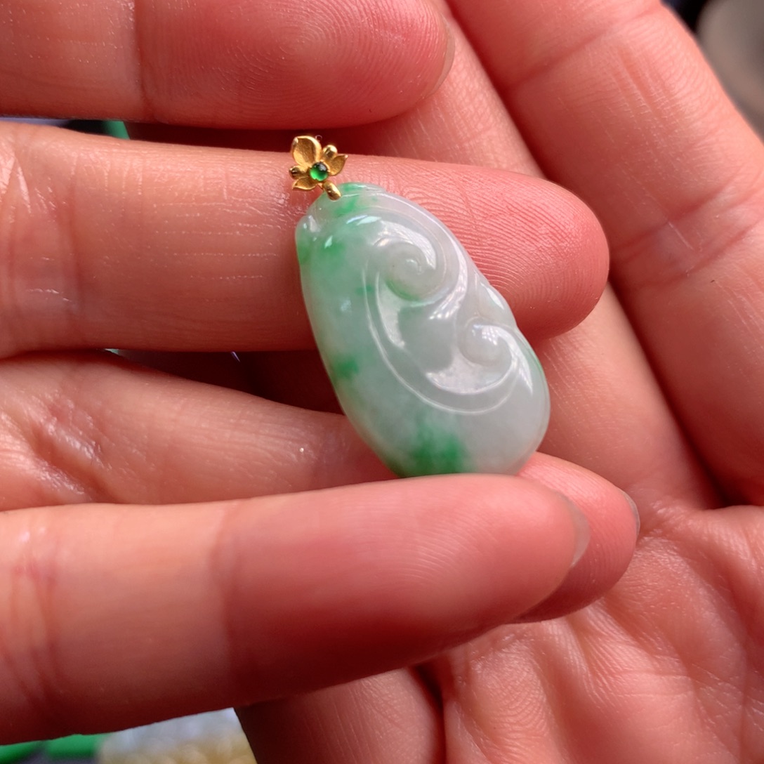 颈饰18K金镶嵌翡翠翡翠